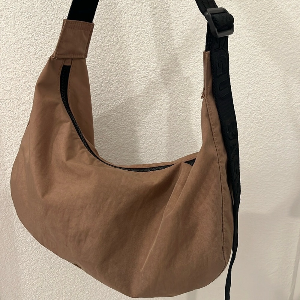 BAGGU Medium Nylon Crescent Bag - Cocoa